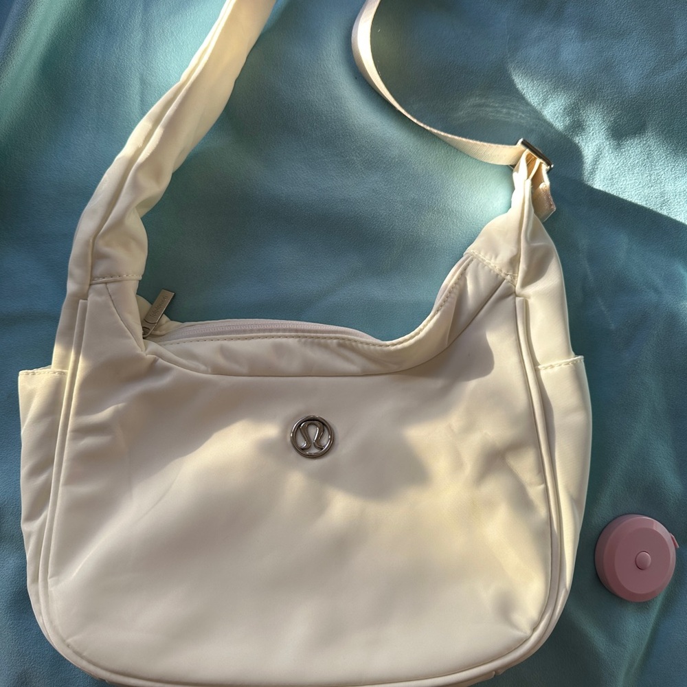 lululemon athletica ivory shoulder bag